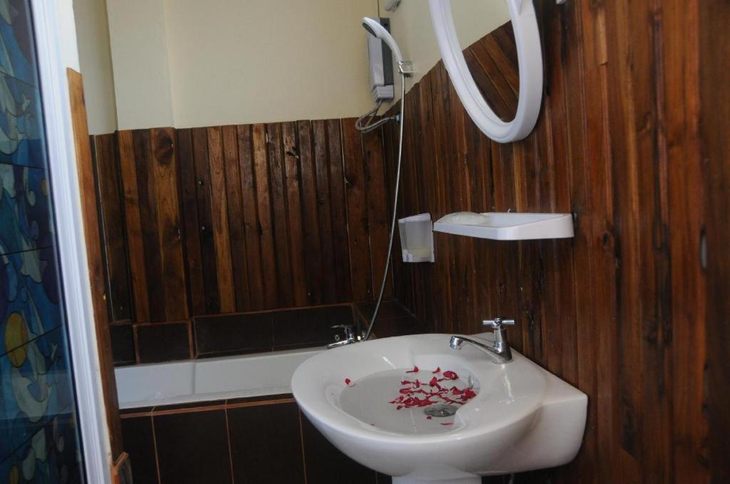 V.Hotel & Resort Hat Yai Dış mekan fotoğraf